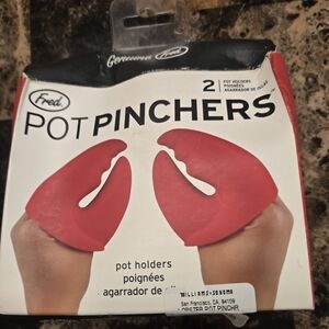 Fred Red Pot Pinchers